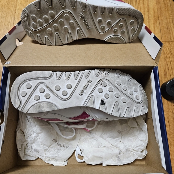 Pink and white Reebok - Picture 2 of 3